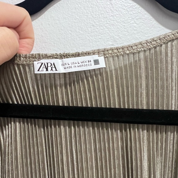 2/$30 Zara crinkle peplum style top - Picture 3 of 5